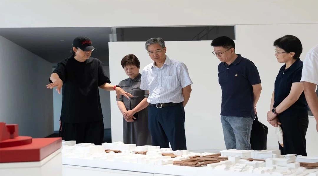 苏州市政协主席朱民一行调研九城都市